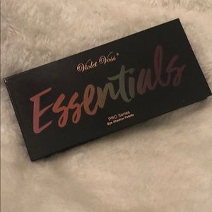 Violet Voss Essentials Palette